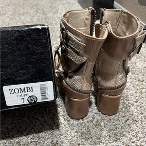 Women’s size 7 freebird boots